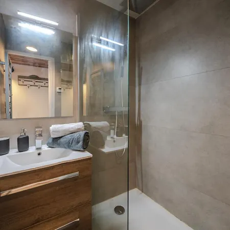 2 Avec Balcon Et Parking Lägenhet